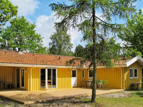 Four-Bedroom Holiday home in Væggerløse 18, Bogø By